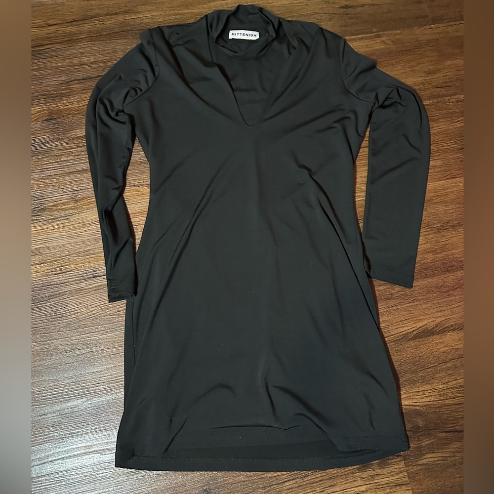 KITTENISH Black Long-Sleeve Shift Dress